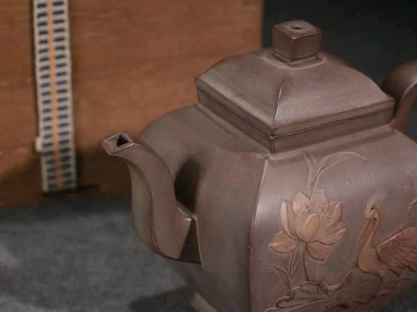 紫砂彫 泥絵紋紫砂方壺 荊渓史継長製銘 清時代」陶磁器 急須 茶道具 古