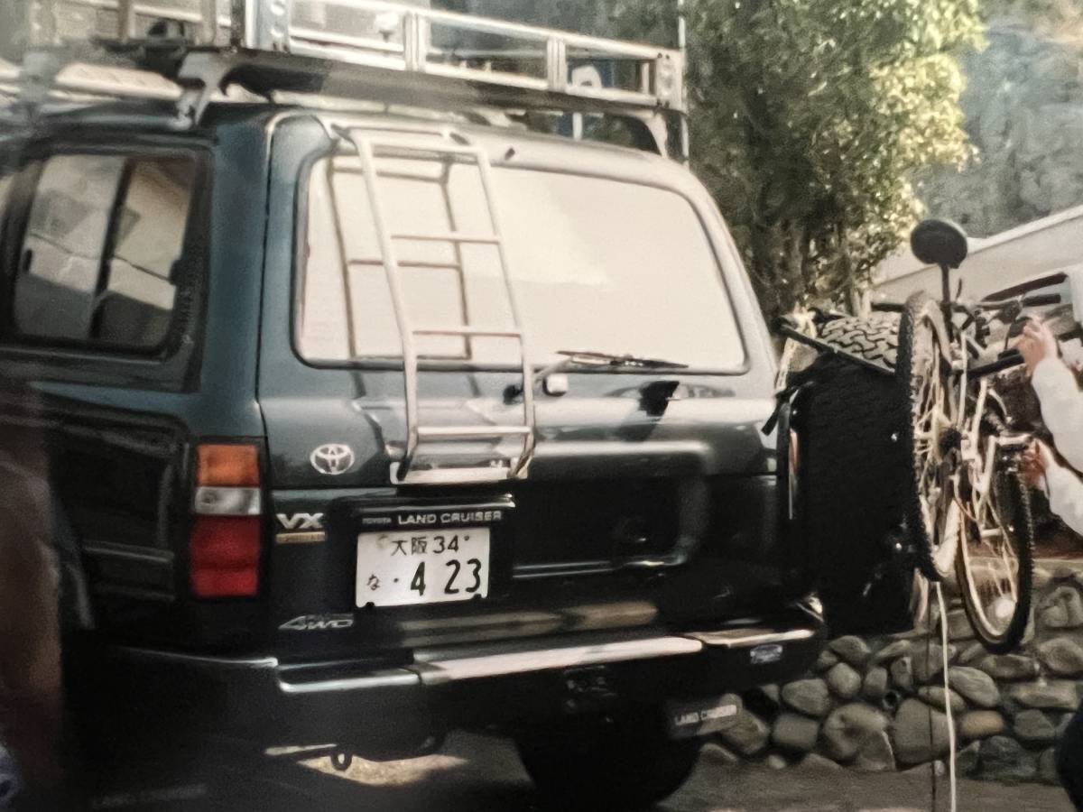 ★中古　ランクル80（1990年台）VX　limited　ガソリン車（写真在り）で使っていたリアドア用のラダー（車のルーフに登る為）ステンレス製_画像10