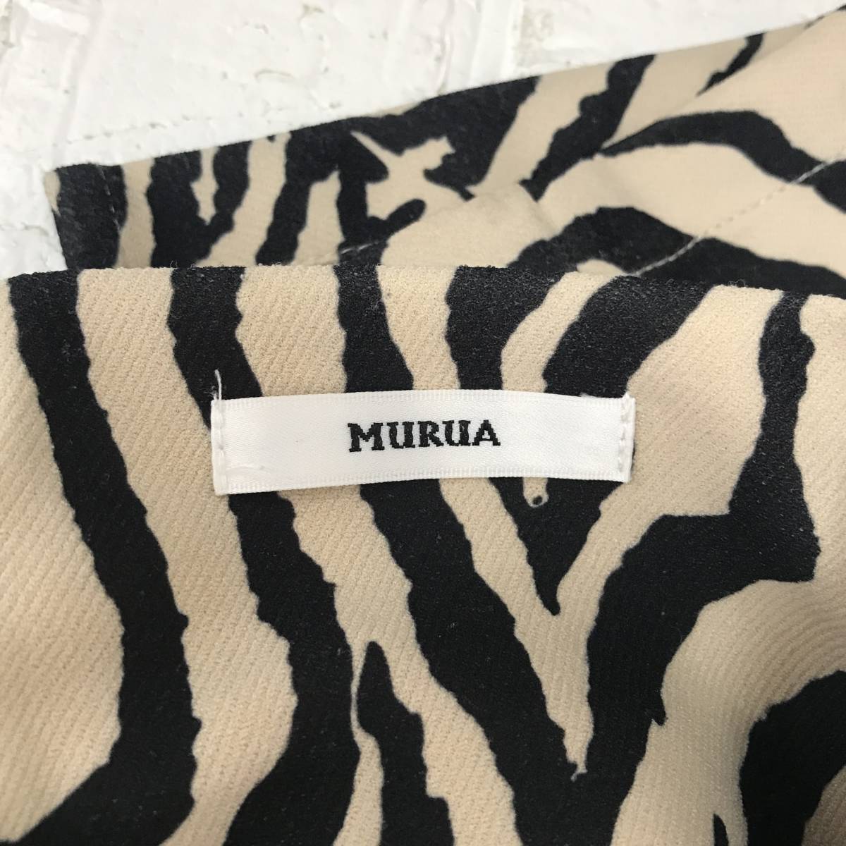 MURUA 　ムルーア　コルセットベルトペンシルスカート　2サイズ　ミックス　センタースリットが深め　ベルト付き　S5.2-197　USED_画像8
