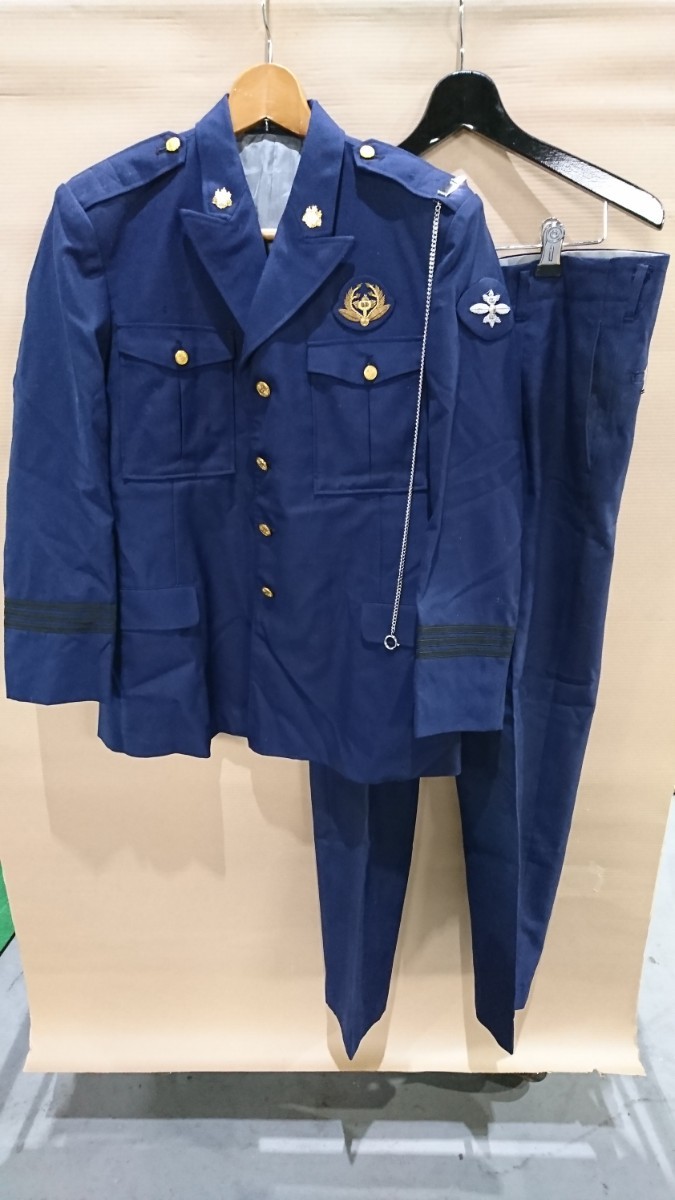 Yahoo!オークション - 57. 鉄道公安官 制服 上下 徽章付 国鉄鉄道 Yahoo!オークション - 57. 鉄道公安官 制服 上下 徽章付 国鉄鉄道