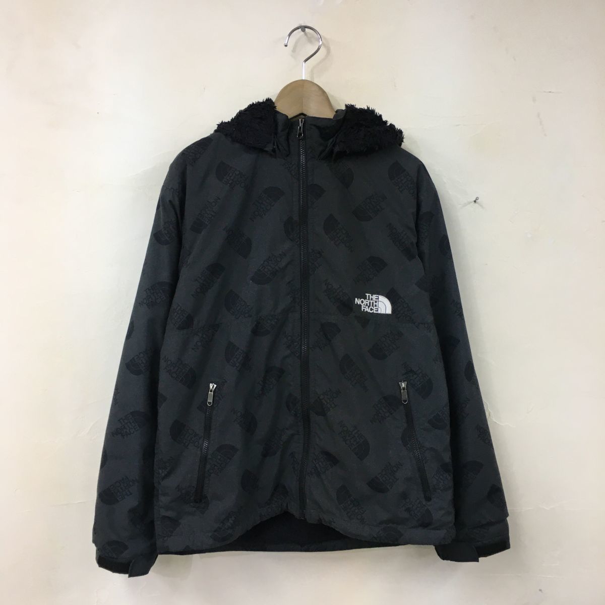 O1958-T◆キッズ◆THE NORTH FACE ザノースフェイス ジャケット ジップアップ フード 総柄◆size150 ブラック トップス ナイロン100_画像2