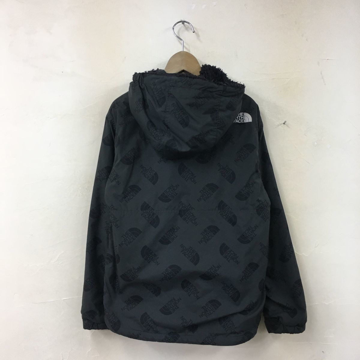 O1958-T◆キッズ◆THE NORTH FACE ザノースフェイス ジャケット ジップアップ フード 総柄◆size150 ブラック トップス ナイロン100_画像6