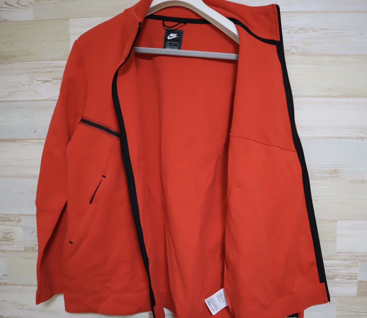新品 定価15400円 Mサイズ NIKE ナイキ レディース テック 新品 定価15400円 Mサイズ NIKE ナイキ レディース テック