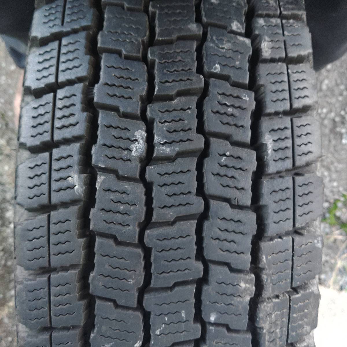 195/80R15LTバリ溝バリ山スタッドレス冬グッドイヤーハイエース200外しトヨタ純正ホイールセット4本_画像8