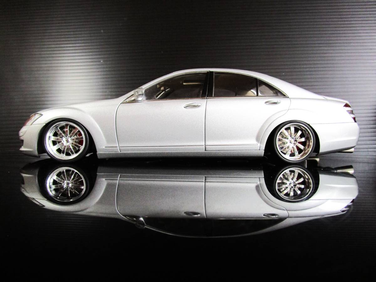 ☆極上品☆AUTOart 1/18 Mercedes-Benz S-Klasse オートアート メルセデス ベンツ Sクラス（改）Ｗ221型☆ローダウン仕様☆_画像6