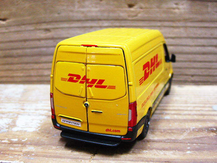 メルセデスベンツ スプリンター DHL (ミニカー 12.5cm) イエロー ワゴン 宅配便 トラック プルバック 西海岸風 インテリア アメリカン雑貨_画像4