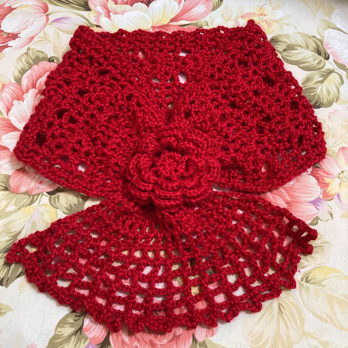  hand made * muffler *. flower * hand-knitted * red color 