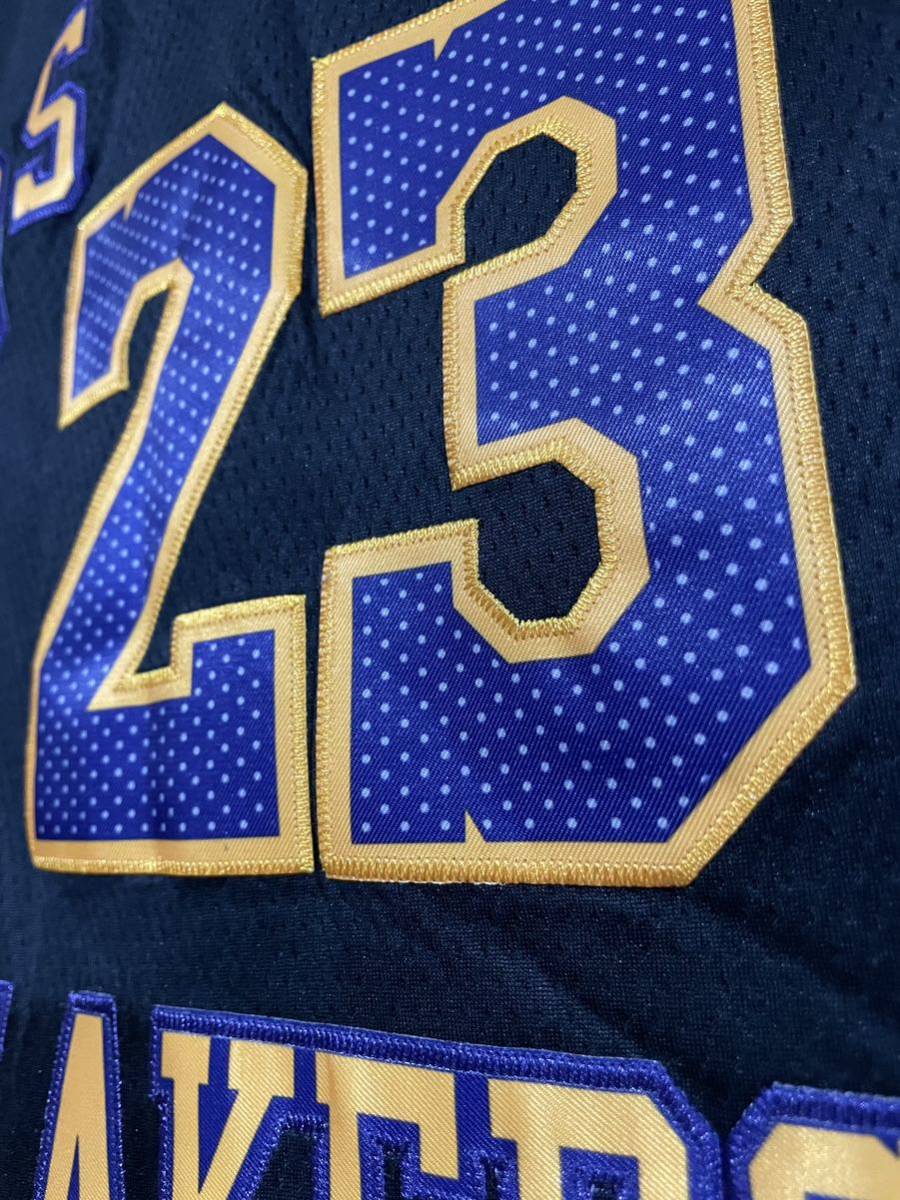 NBA LAKERS JAMES #23 レブロン・ジェームズ/ロサンゼルス・レイカーズ ユニフォーム ゲームシャツ ジャージ タンクトップ 黒青 M 刺繍_画像2