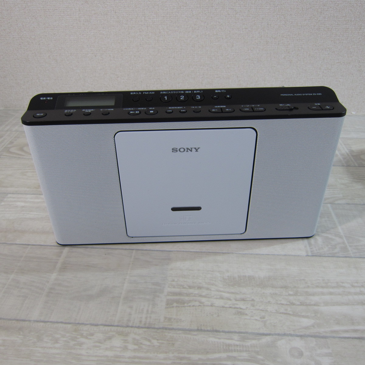 9161PA23【ほぼ未使用】ソニー CDラジオ ZS-E80 : FM/AM/ワイドFM対応 語学学習用機能搭載 ホワイト ZS-E80 W