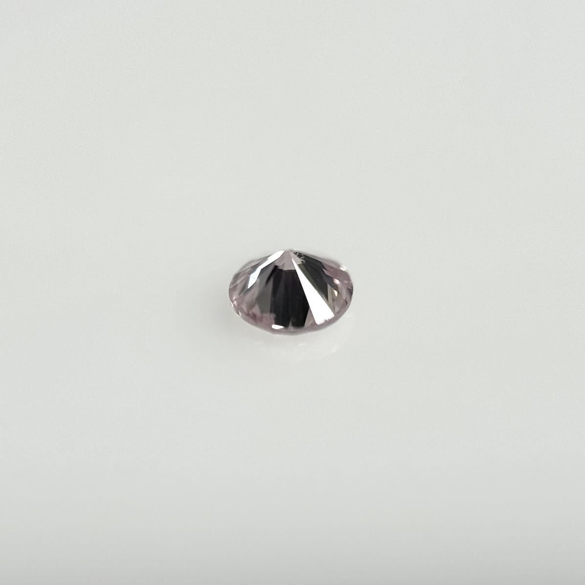 ０．０３５ct ＦＡＮＣＹ ＬＩＧＨＴ ＰＵＲＰＬＩＳＨ ＰＩＮＫ Ｉ１ ラウンド ピンクダイヤモンド ルースの画像3
