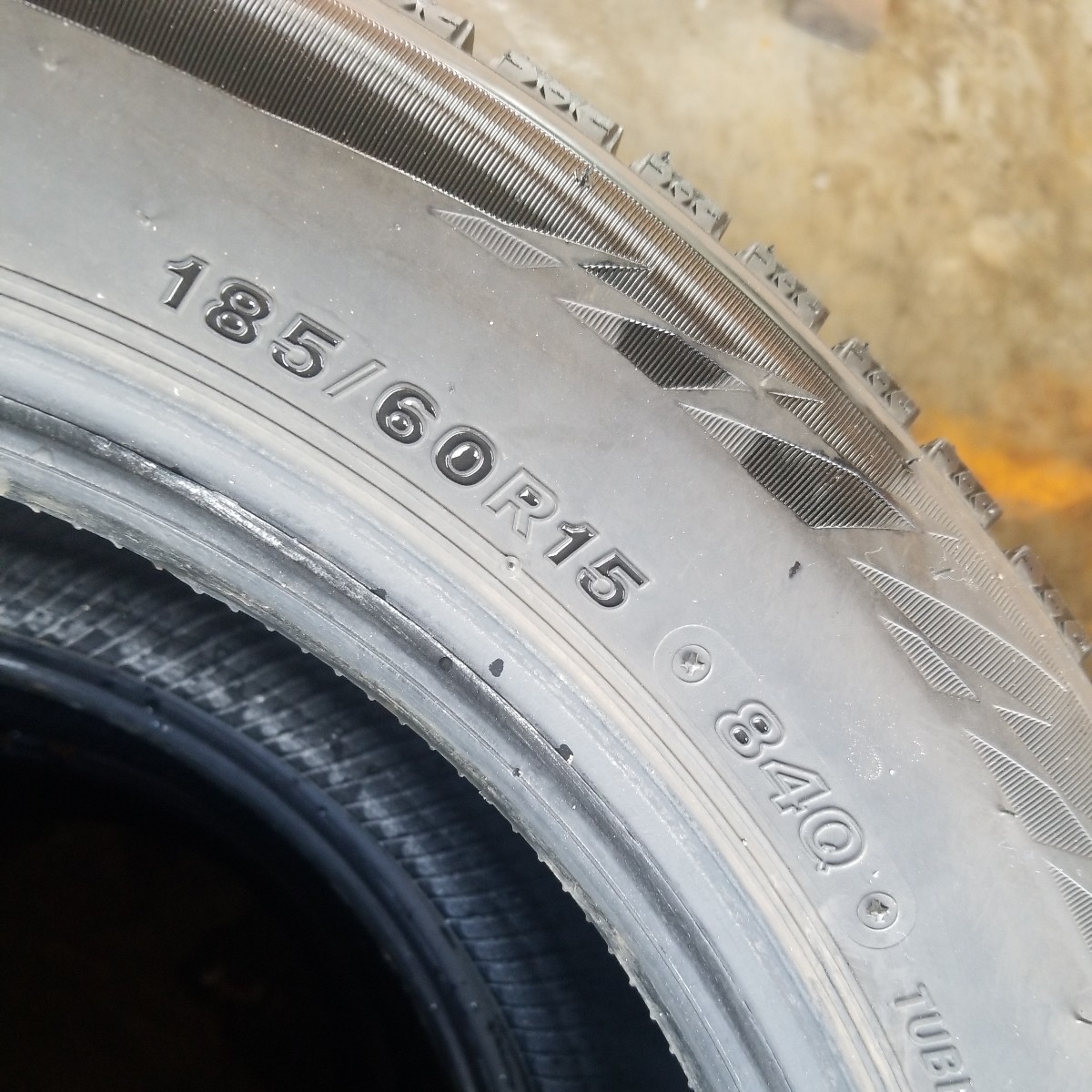 ブリザック VRX2 185/60 R15 9分目 スタッドレス 2021年_画像3