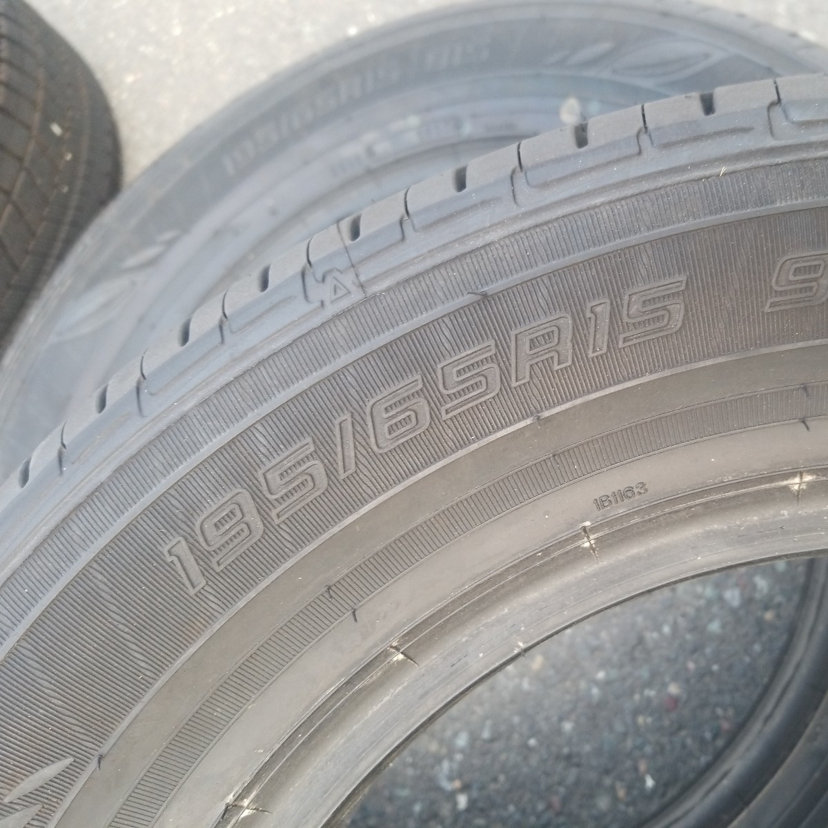 ダンロップ 195/65 R15 EC202 2本のみ ほぼ未使用 2017年_画像4