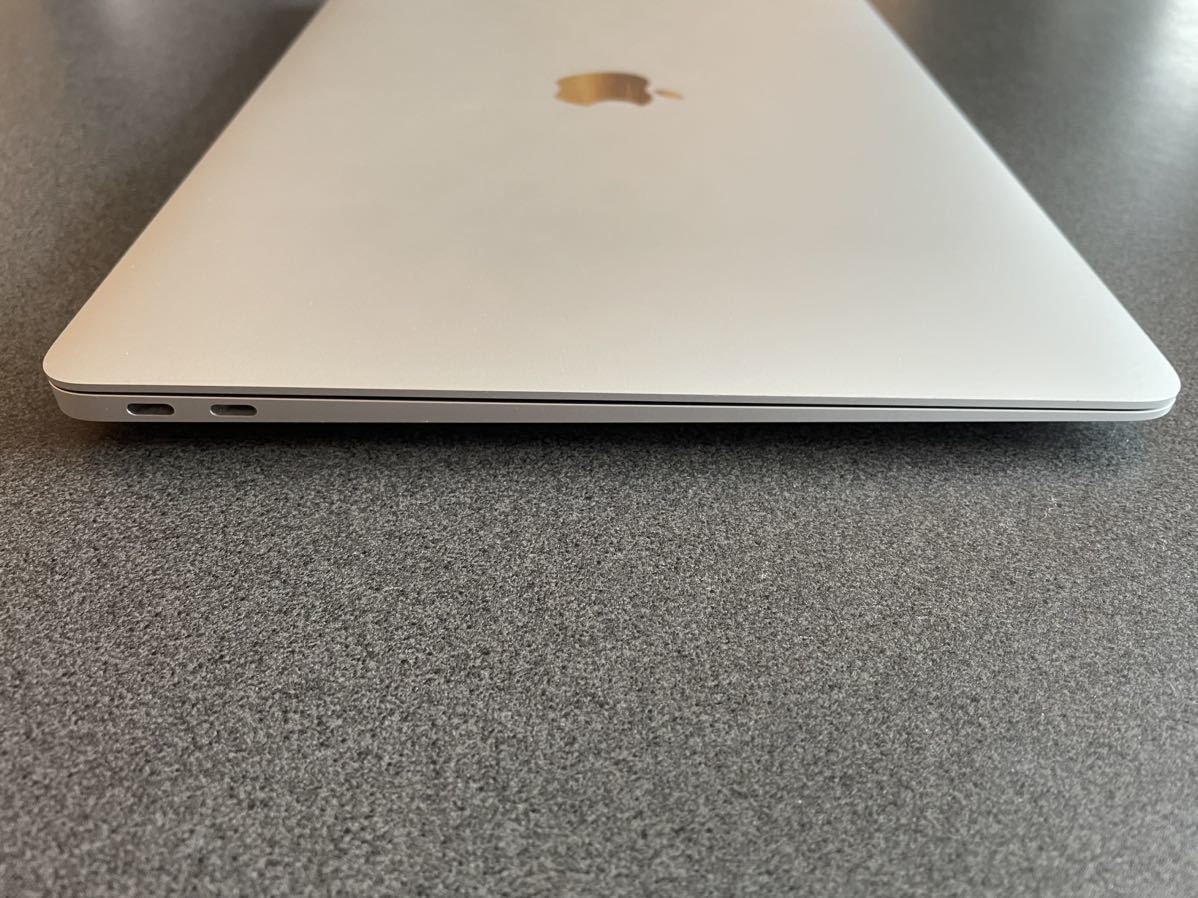 M1 MacBook Air 13.3インチ 8GB 256GB SSD ケース/キーボードカバー/スタンド付き 箱・付属品_画像6