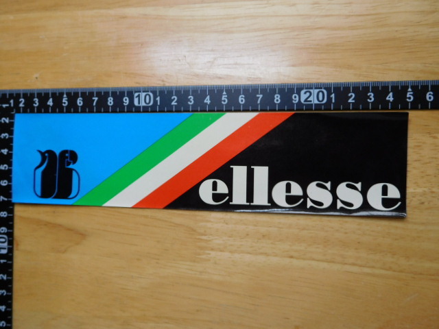 希少レア☆彡新品在庫品・ellesse・エレッセ・ステッカー（23.3㎝）スポーツメーカー？アウトドアー？レトロ・当時物アンティーク・古い_サイズ：約23.3㎝×5.5㎝