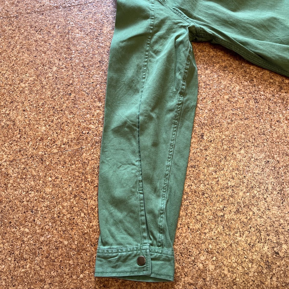 【中古品】ドラッグストアーズ　フード付き　グリーン色　ジャケット　Mサイズ