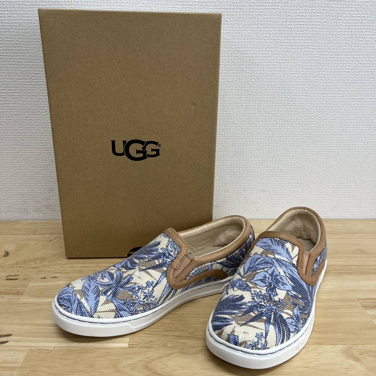 UGG アグ 1010655 アイランド フローラル スリッポン シューズ スニーカー 総柄 22cm 10110251_画像1