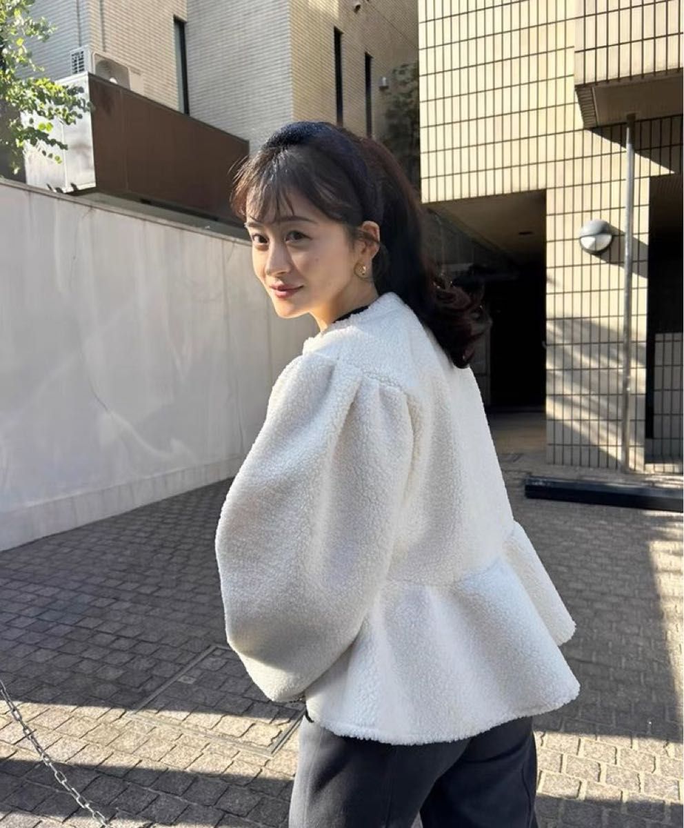新品Bibiy モコモコボアペプラムカーディガンPEPURAMUCARDIGAN 新品Bibiy モコモコボアペプラムカーディガンPEPURAMUCARDIGAN