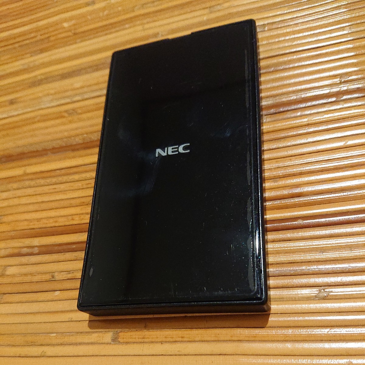 NEC Aterm MR05LN ブラック SIMフリー LTE-Advanced 3CA対応 Wi-Fi 11ac対応 LTEモバイルWi-Fiルーターの画像2