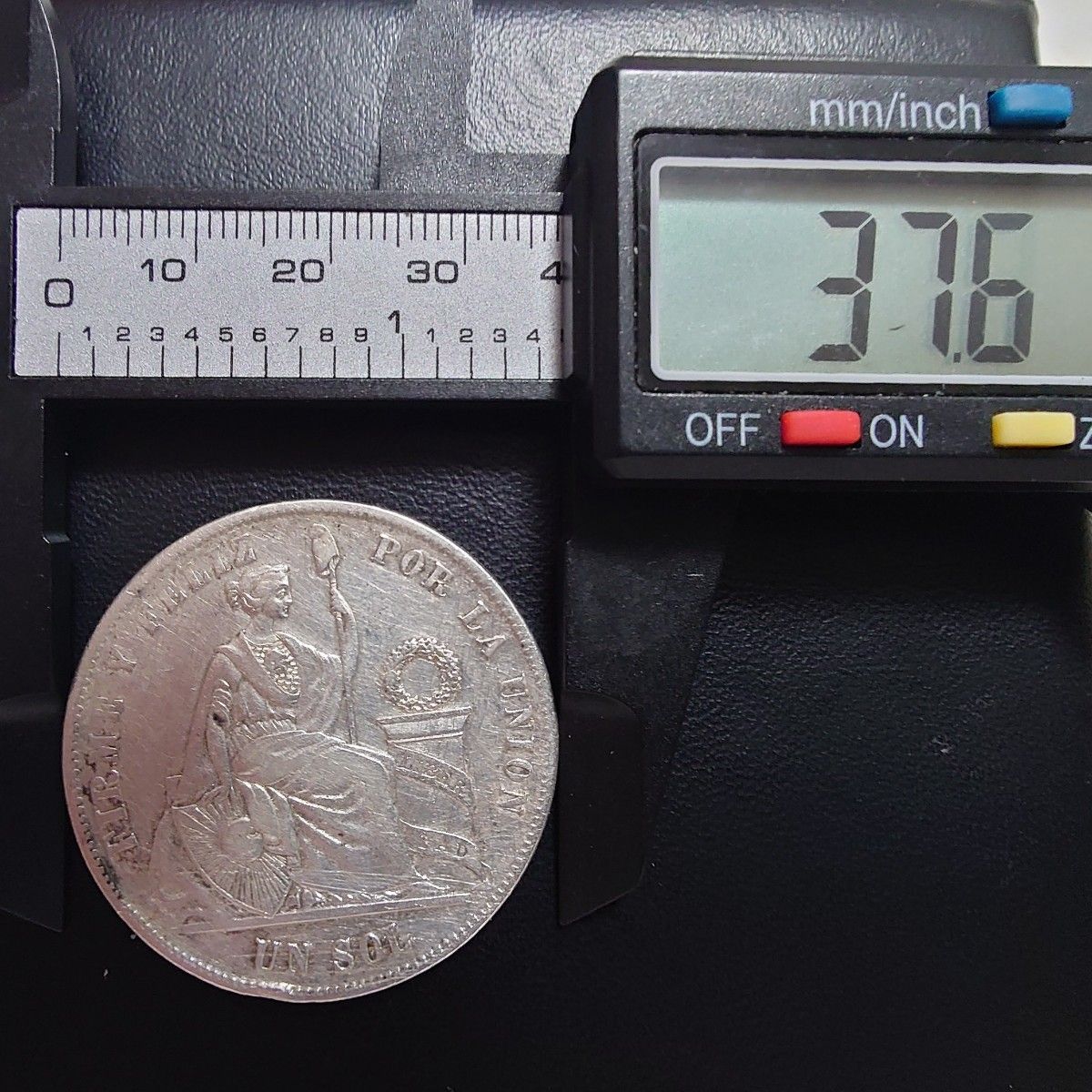 1875年 ペルー銀貨 女神座像 貿易銀 1ソル銀貨 SV900 比重10 18 1875年 ペルー銀貨 女神座像 貿易銀 1ソル銀貨 SV900 比重10 18