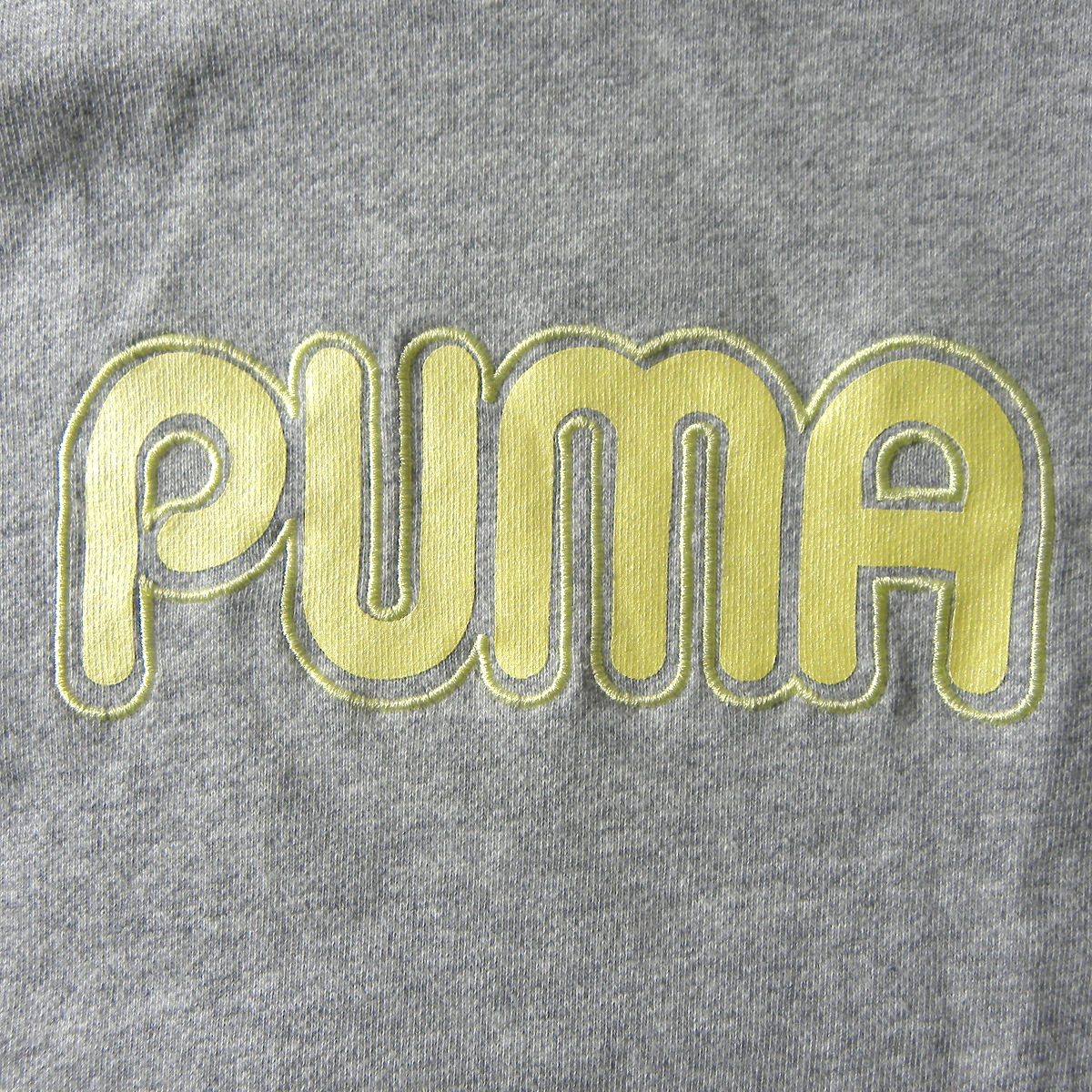 プーマ PUMA カジュアルコーデに幅広く着回せる ロゴプリント 裏毛スウェットプルパーカ フーディ スポーティ グレー l1025-4_画像2