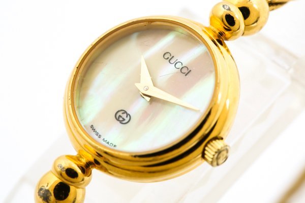 GUCCI グッチ バングルウォッチ 2700L シェル文字盤 クオーツ レディース腕時計 ゴールドカラー レディース腕時計 #31371の画像4