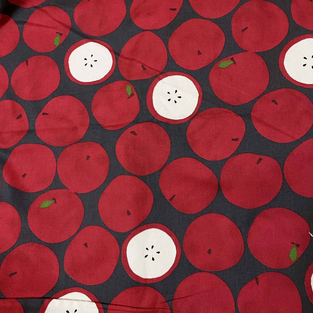 リンゴ柄2m綿オックス生地はぎれ布りんごアップル★赤ドット水玉フルーツ北欧風_画像3
