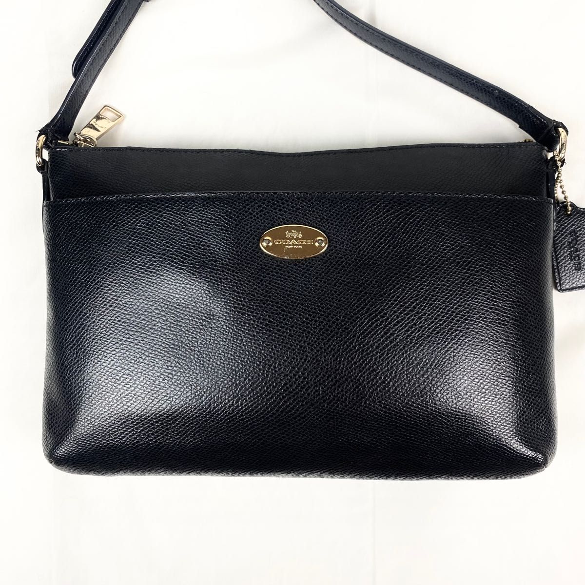 COACH ショルダーバッグ レザー 黒 ロゴ金具 ゴールド金具 COACH ショルダーバッグ レザー 黒 ロゴ金具 ゴールド金具