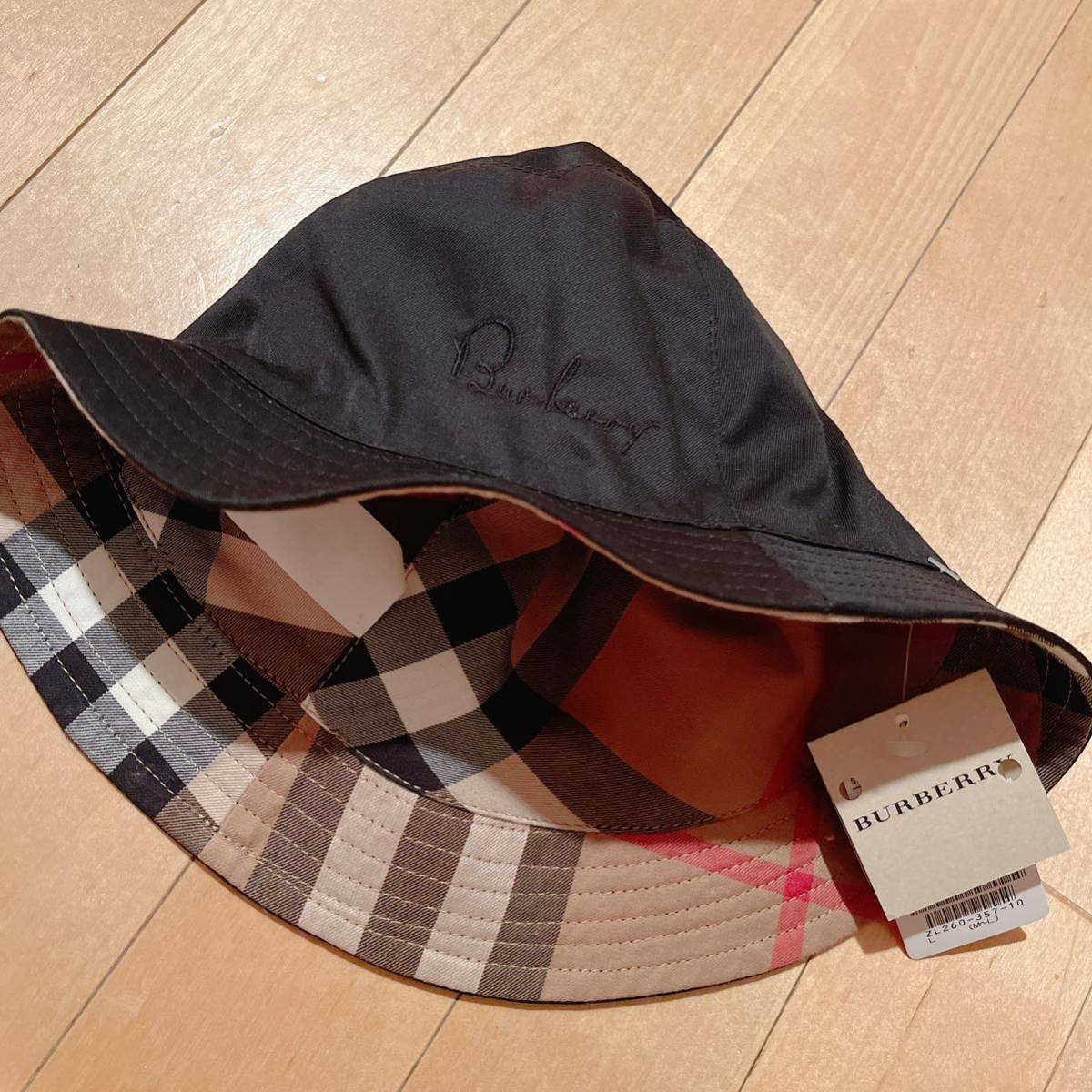 【新品未使用タグ付き】バーバリー　BURBERRY 帽子 黒×ノバチェック_画像1