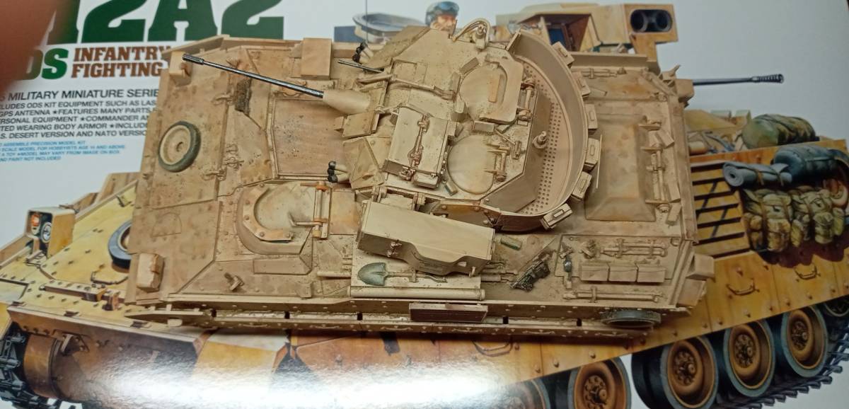 タミヤ1/35　ミリタリーミニチュアシリーズNO.264 M2A2 ODS デザートブラッドレー　イラク戦仕様　完成品_画像10