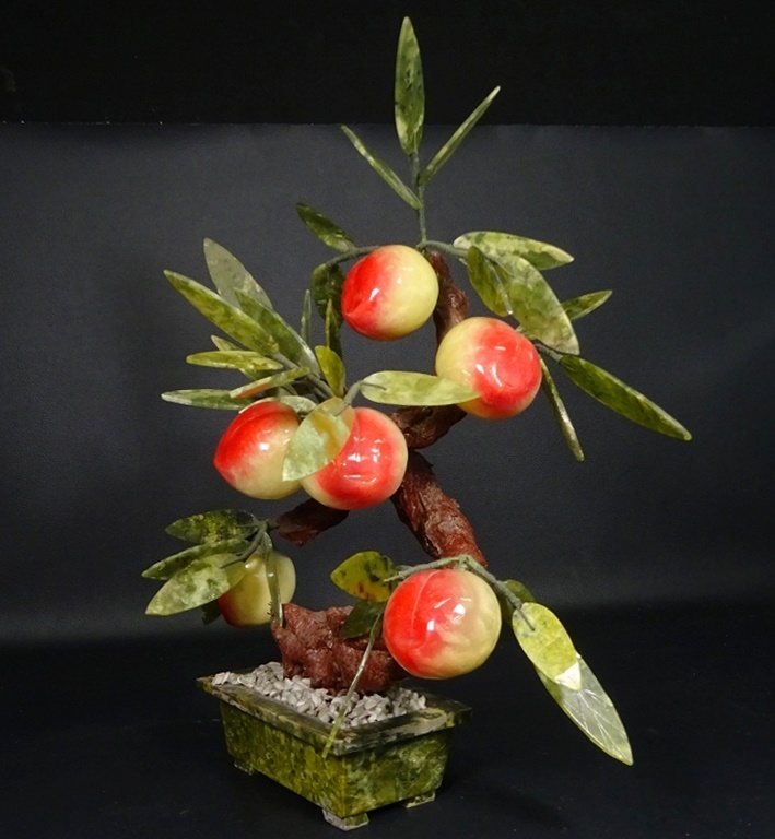 103■玉製 桃の木 仙桃 置物 高さ約43cm 中国美術 盆栽 オブジェ 桃彫刻_画像2