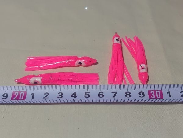 タコベイト　ピンク　２０個セット　約9ｃｍ　　アキアジ　鮭　ウキルアー　釣り　　ぶっこみ　フカセ　3号相当　アシストフック_画像2