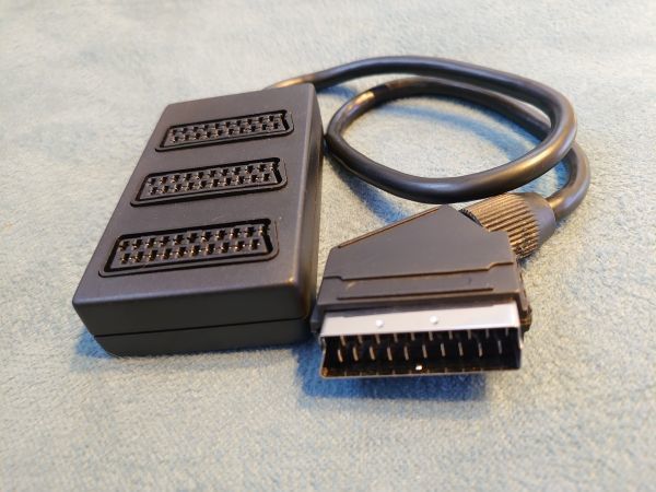 SCART規格 1入力3出力 ディスプレイ モニター簡易RGB分配器 アナログRGBケーブル分配 切替器に改造のベースに