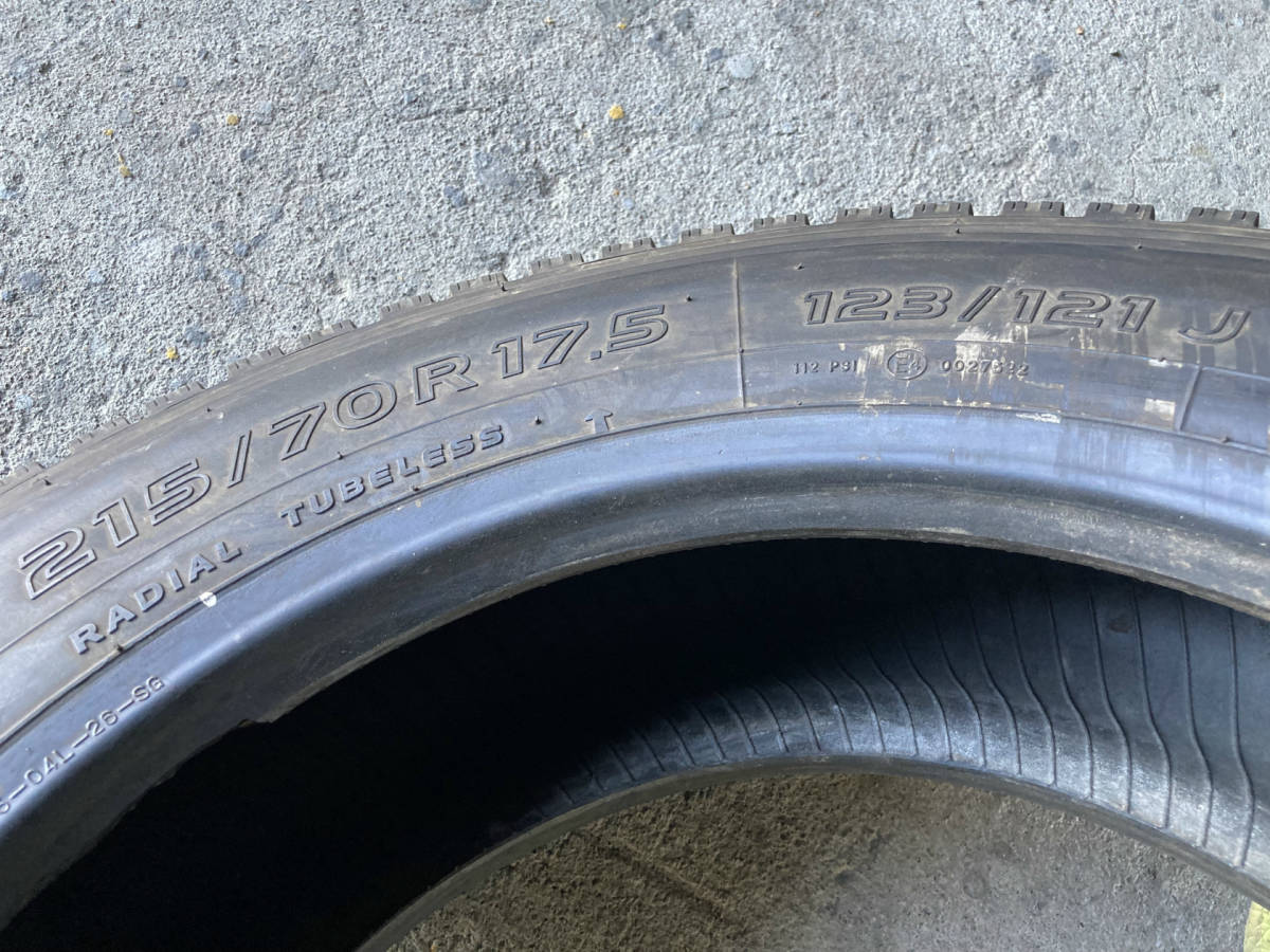 215/70R17.5 123/121L 6本 TOYO 冬タイヤ中古 トラックタイヤ バリ山 マイクロバス ライトトラック 手渡し可 札幌市白石区 HLT575F_画像10