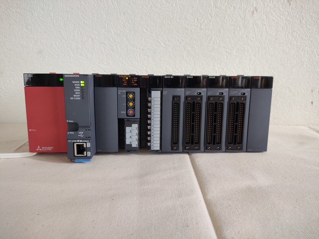 驚きの価格 中古□三菱電機(MITSUBISHI)□シーケンサーPLC□Q03UDVCPU