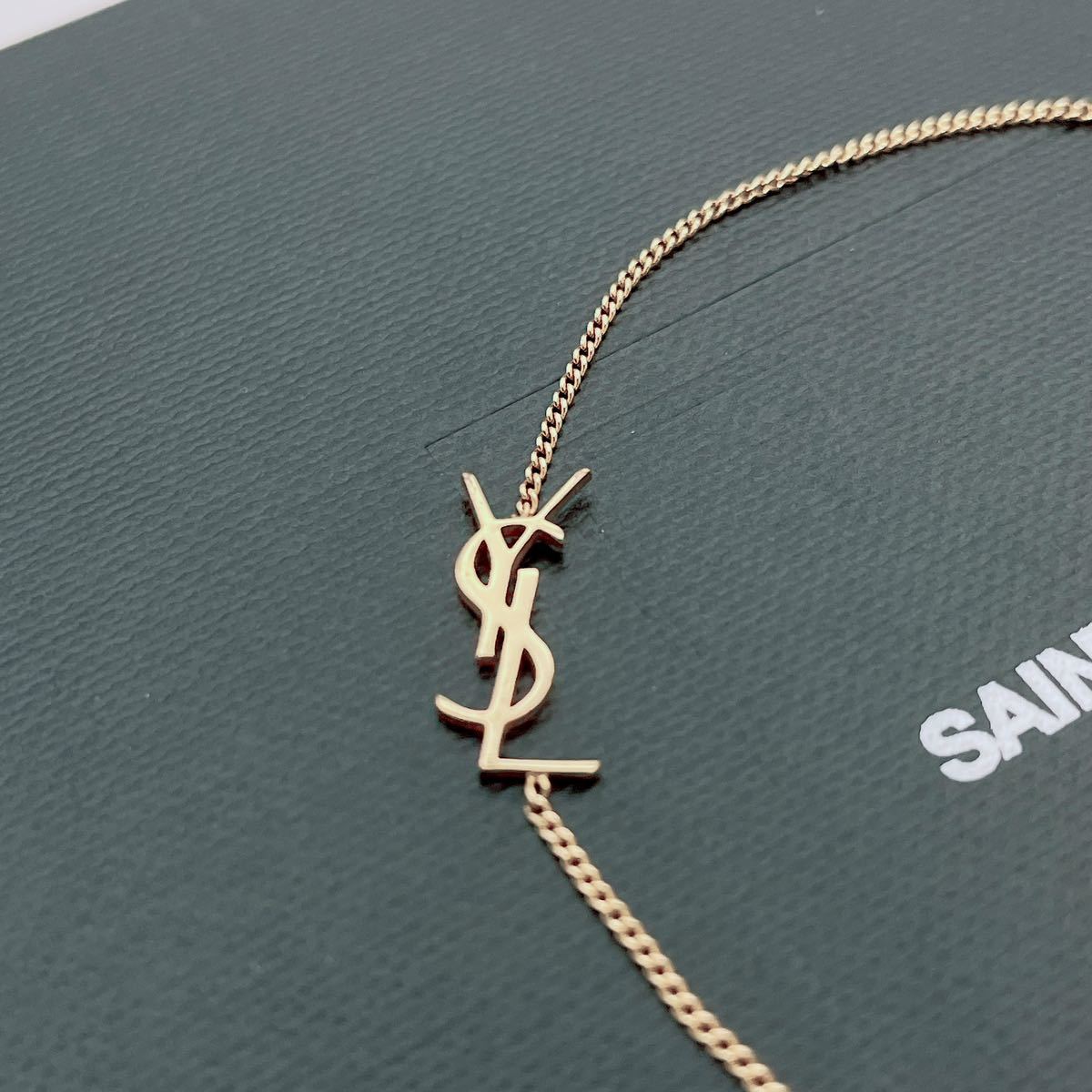 極美品】サンローラン YSL ブレスレット モノグラム チャーム ゴールド 極美品】サンローラン YSL ブレスレット モノグラム チャーム ゴールド