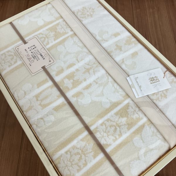 ☆【未使用品】LOFTY Reves en Blanc シルク混綿毛布 約140×200cm 品番#1227 日本製 昭和レトロ プレゼントにも 箱付き 保管品の画像2