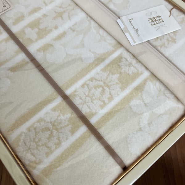 ☆【未使用品】LOFTY Reves en Blanc シルク混綿毛布 約140×200cm 品番#1227 日本製 昭和レトロ プレゼントにも 箱付き 保管品_画像3