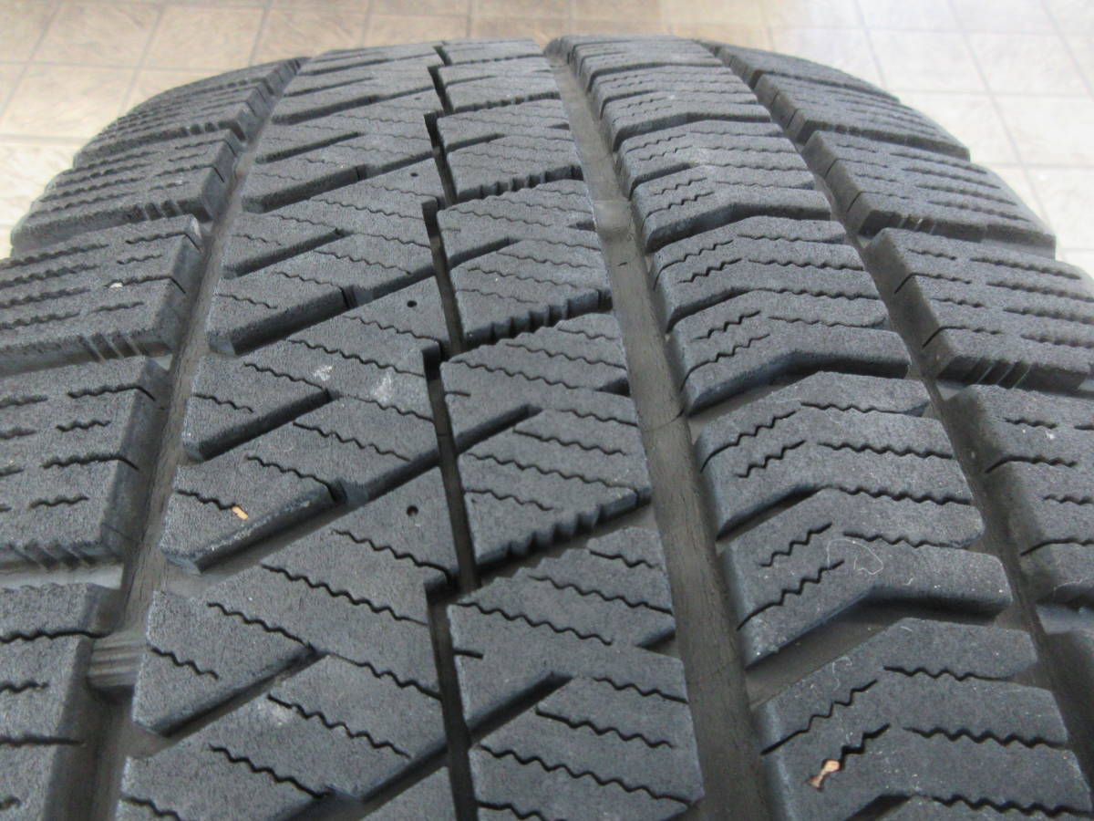 スタットレスタイヤ205/55R17 BS BLIZZAK VRX2製造年2718×1の出品になります。_画像3