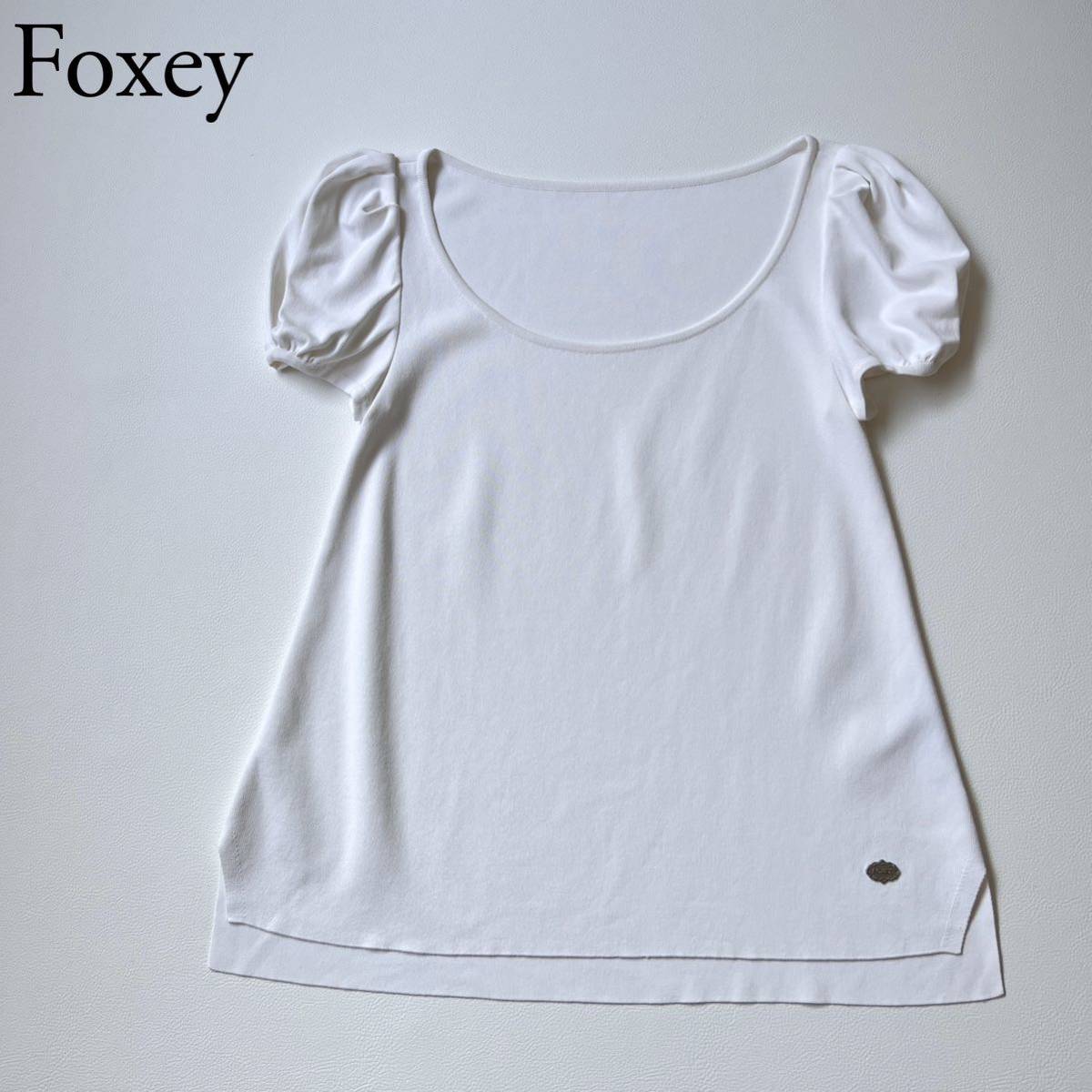 FOXEY NEW YORK フォクシーニューヨーク ニット トップス Tシャツ パフスリーブ ホワイト 半袖 スリット ロゴプレート 日本製 レディースの画像1