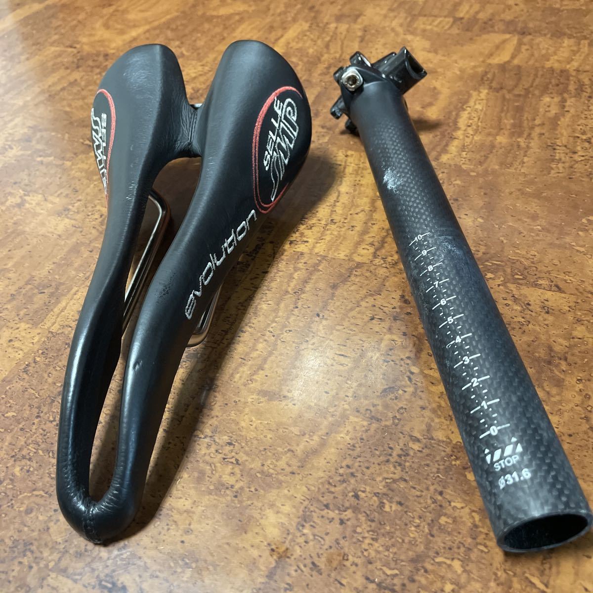 満点の サドル SELLE SMP evolution Blackオマケでカーボンシート