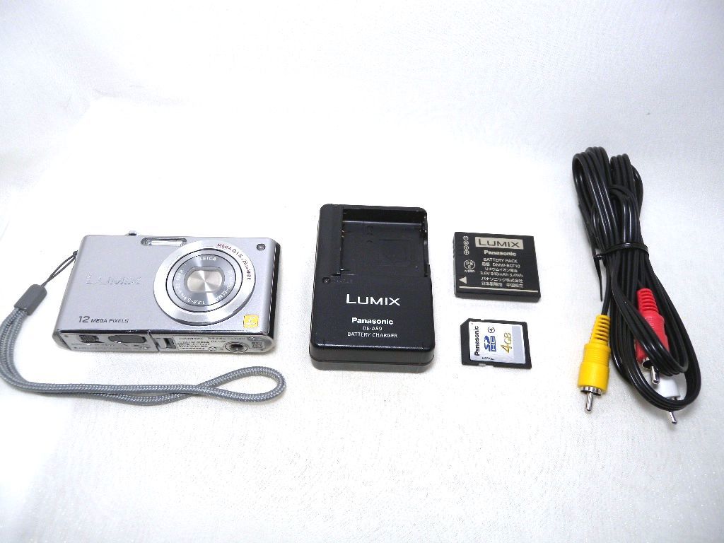 愛用 ☆Panasonic LUMIX 1270万画素☆SDカード付 中古美品 DMC-FX40