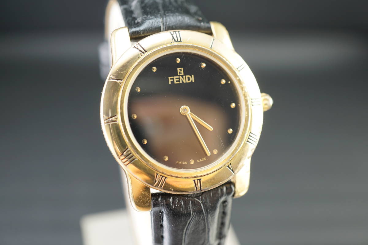 【B10/20-Y AF02】★FENDI/フェンディ ラウンド型 800G クオーツ メンズ腕時計 稼働品★_画像4