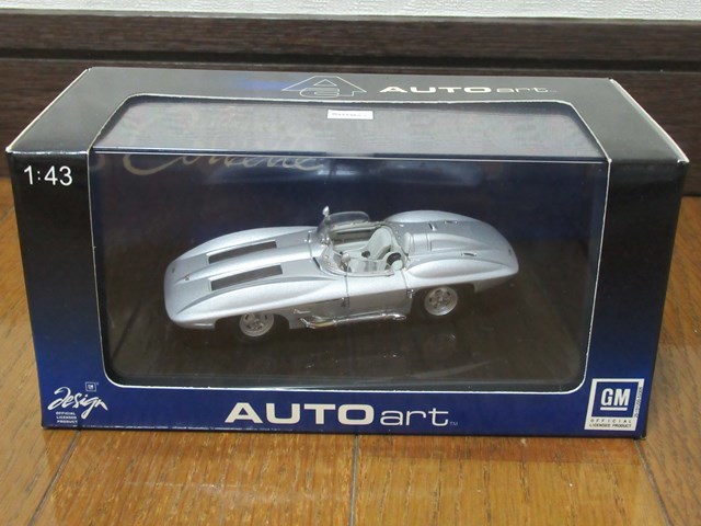 【未展示】1/43ミニカー　シボレー　コルベット　スティングレイ　Corvette　Stingray　1959年　銀/Silver　オートアート【管理：1054】_画像1