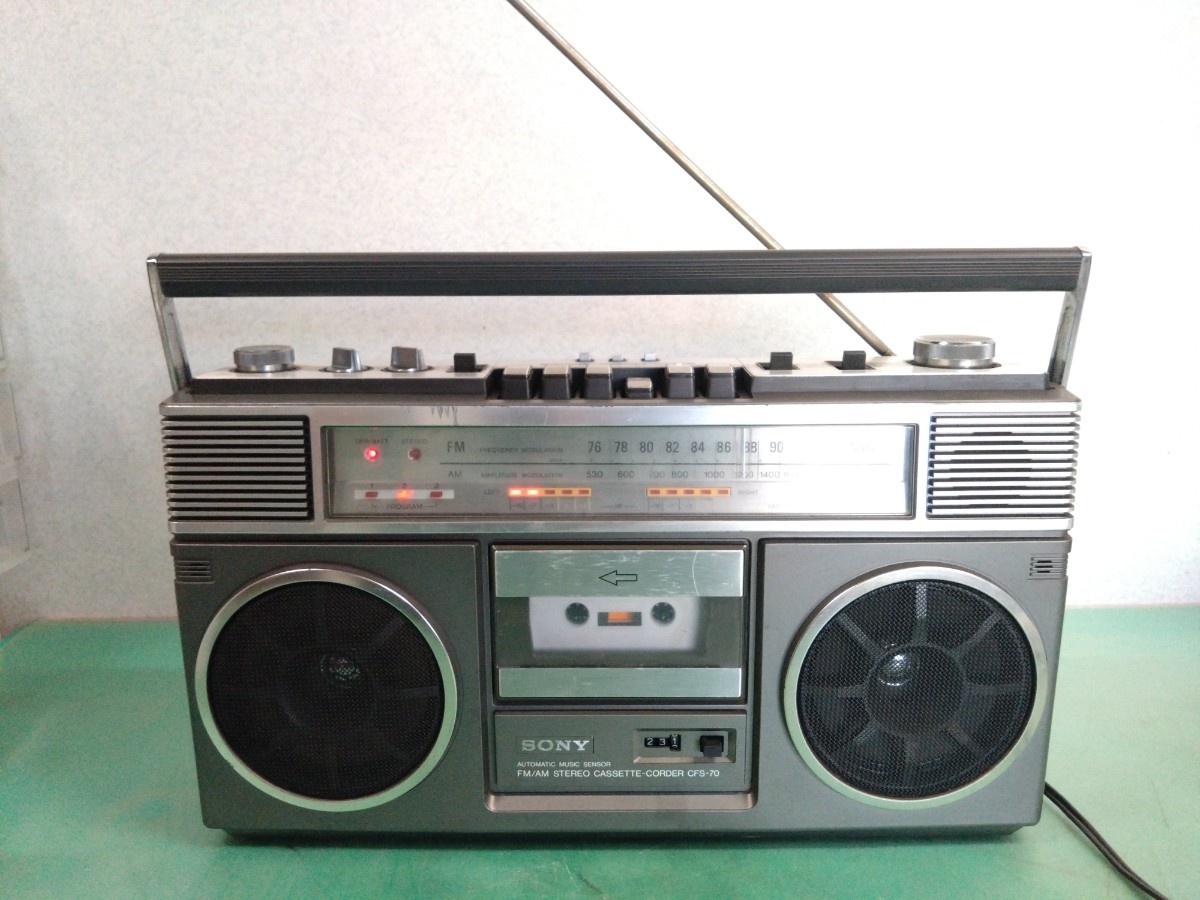 * 1979 year made Showa Retro that time thing SONY Sony CFS-70 radio-cassette FM/AM 2 band radio reception OK cassette it is possible to reproduce operation verification settled goods with special circumstances ③