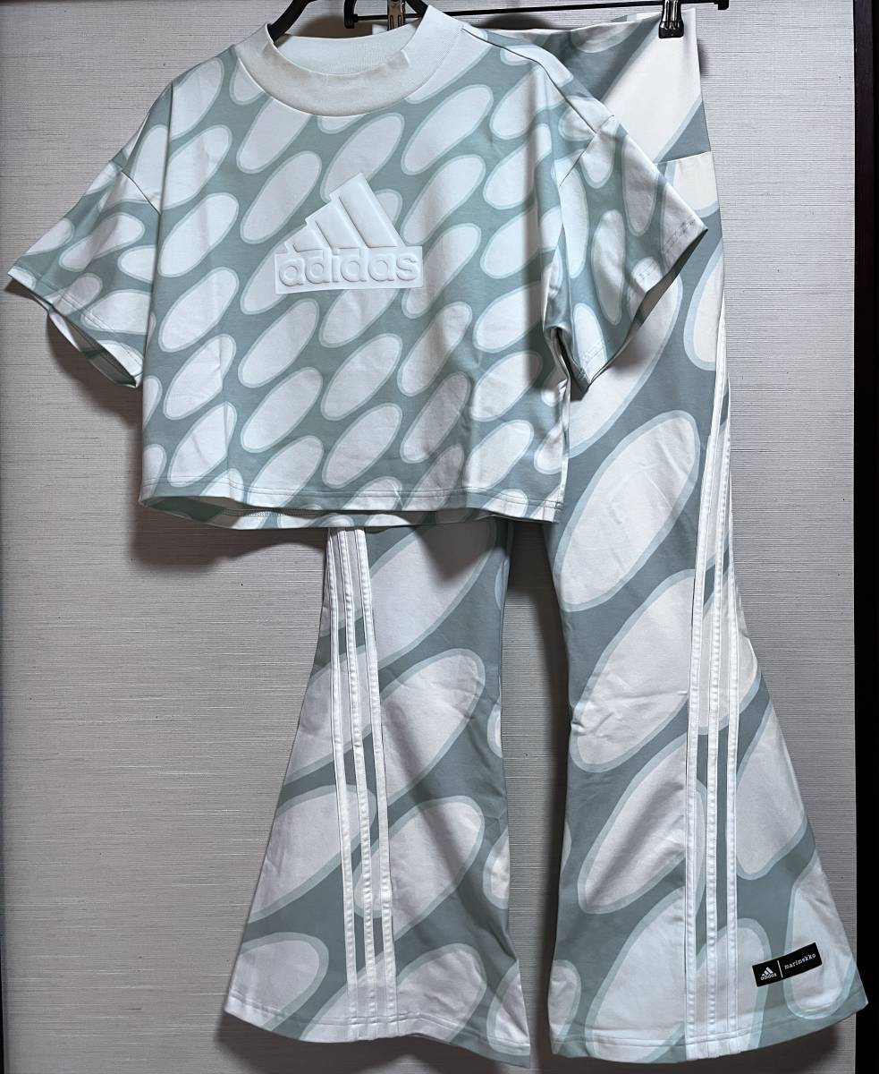 上下 adidas(アディダス) Maremekko(マリメッコ) フューチャーアイコン 半袖 Tシャツ / フレア レギンス 総柄 Lサイズ 白 (タグ付き未着用)