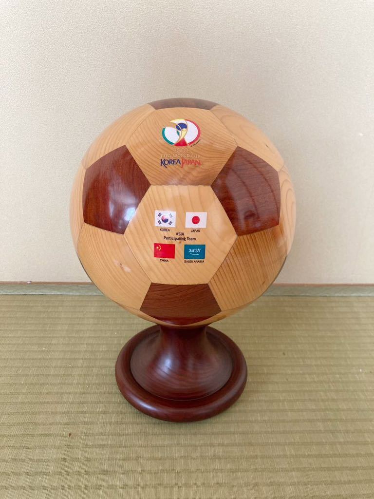 2002 FIFA ワールドカップ 日韓ワールドカップ 記念 サッカーボール 木製 置物 当時物 入手困難 レア 子供 スポーツ 記念品 WORLDCUPの画像2