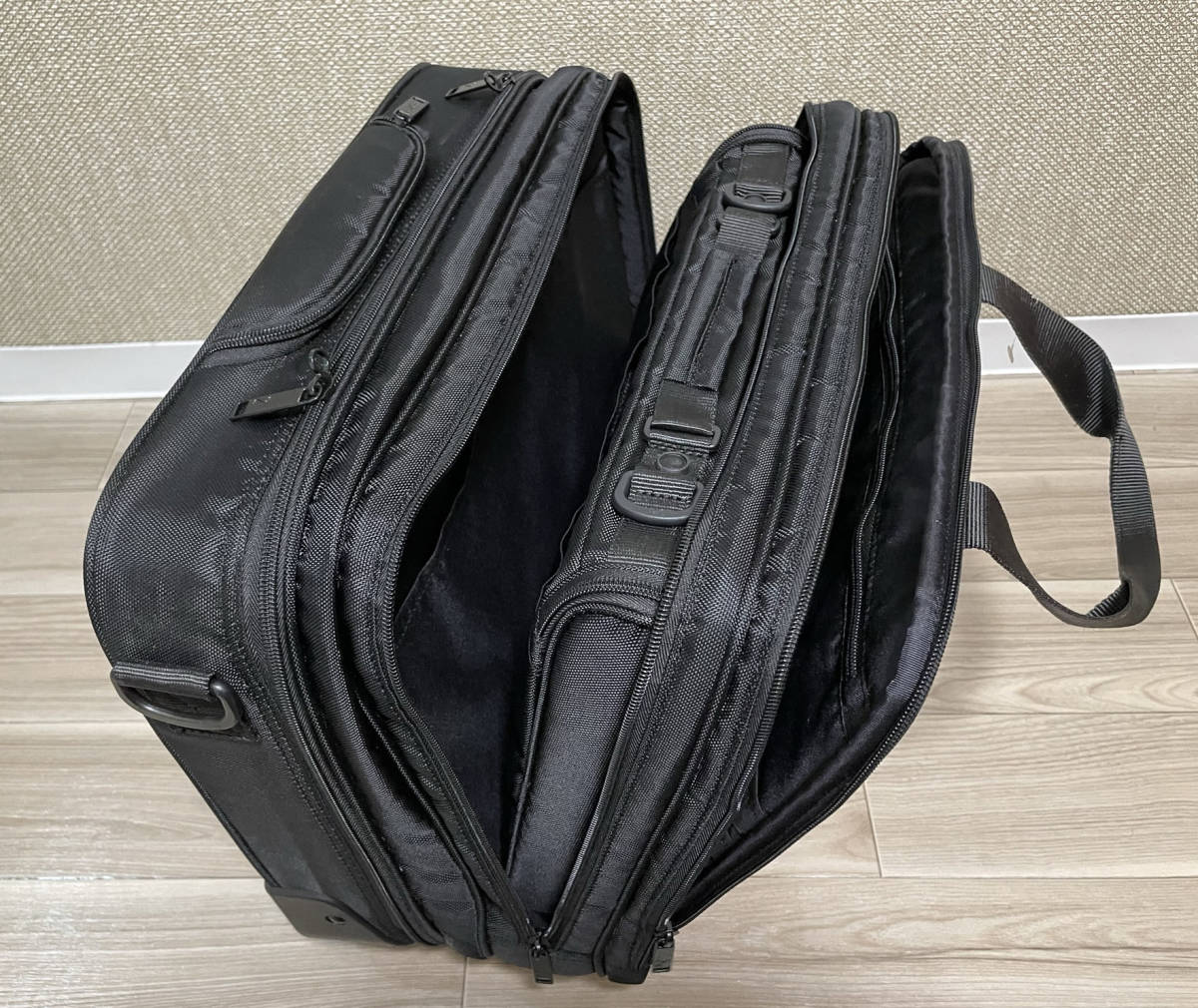 メルセデスAMG 2013支給品 キャリーバッグ 未使用品 PCインナー メルセデスAMG 2013支給品 キャリーバッグ 未使用品 PCインナー