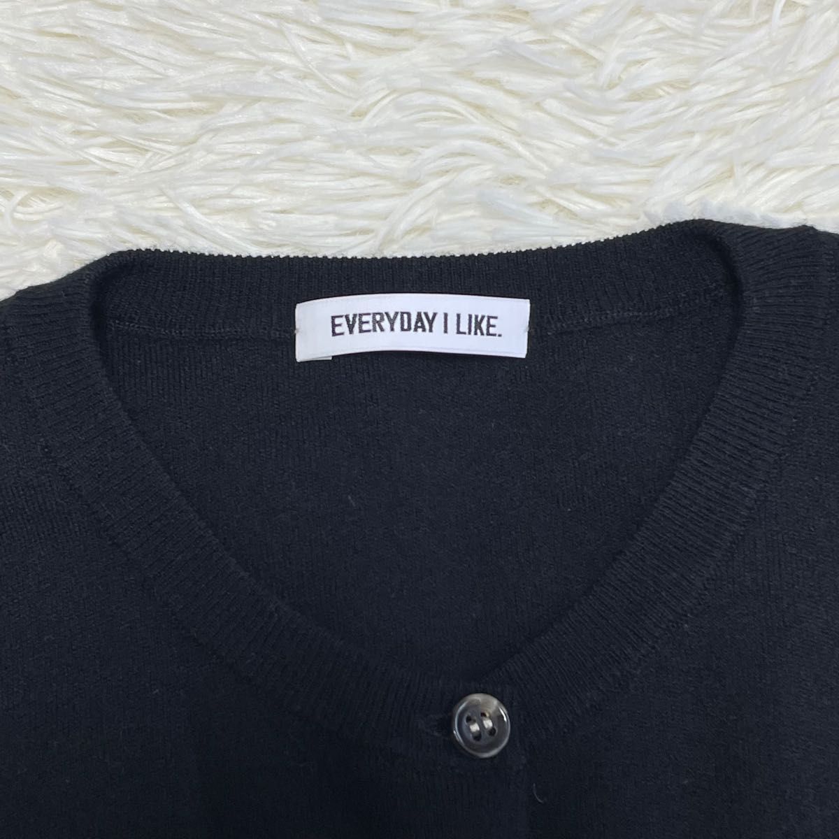 美品 EVERYDAY I LIKE クルーネックニットカーディガン カシミヤ混 EVERYDAY I LIKE カシミヤ混 クルーネックカーディガン 黒