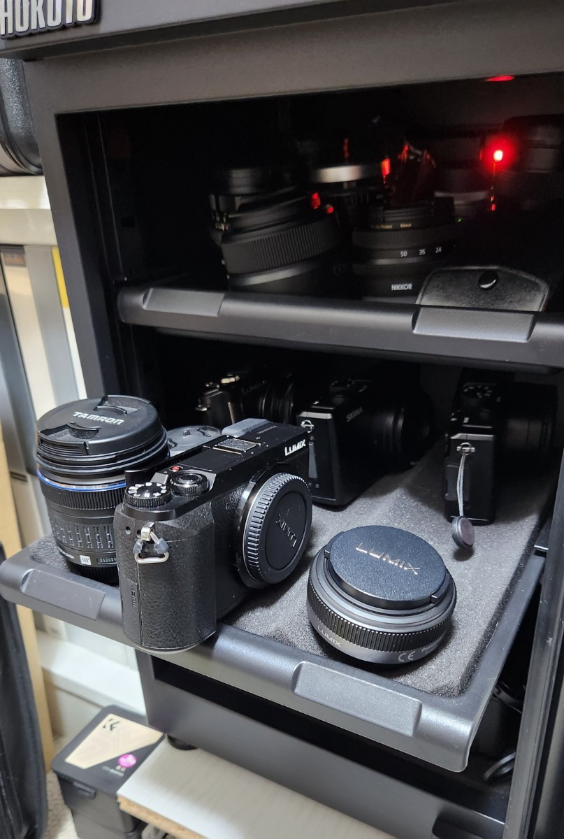 人気メーカー・ブランド Panasonic 社外品充電器付!作動良好液晶傷無