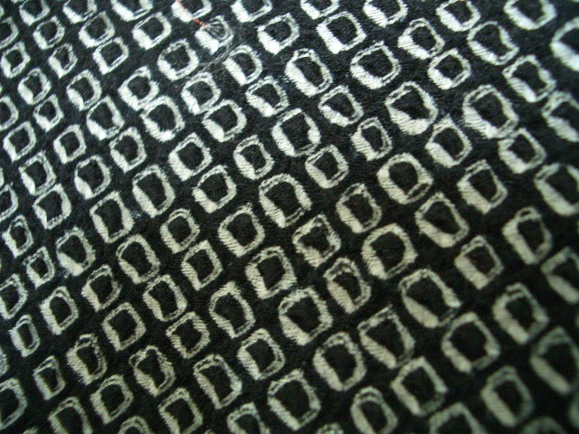 古布正絹総絞りはぎれ黒色　140㎝　アンティーク昔着物リメイク古裂しぼりお細工材料に_画像3